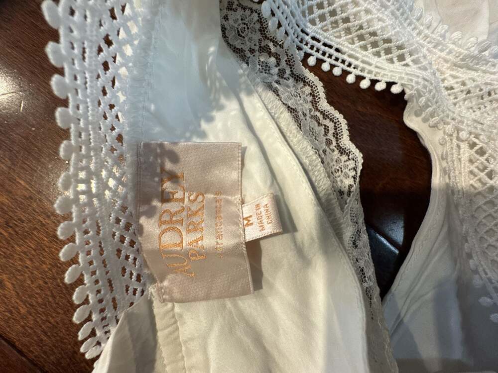 Audrey Parks White Lace Trim Tie Back Ruffled Blouse M - Picture 6 of 8